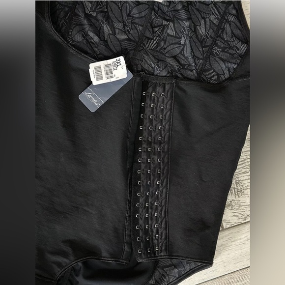 LEONISA 018513 CLASSIC BOTTOM FIRM BODY SHAPER DIAGONAL HOOK-AND-EYE Black NWT - Picture 4 of 12